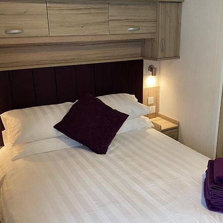 Auroras Dream Lodge - Hoburne Cotswolds Holiday Park Cirencester Extérieur photo