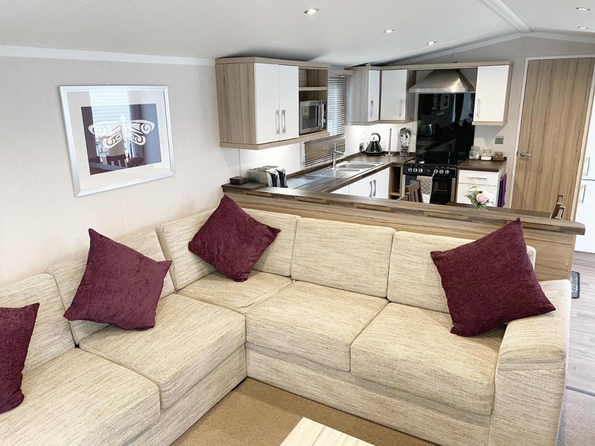 Auroras Dream Lodge - Hoburne Cotswolds Holiday Park Cirencester Extérieur photo
