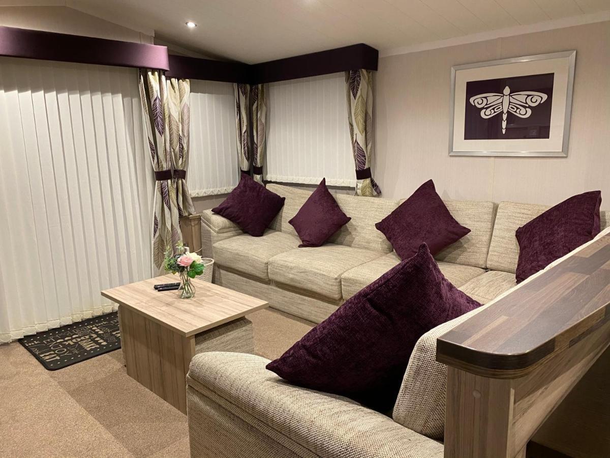 Auroras Dream Lodge - Hoburne Cotswolds Holiday Park Cirencester Extérieur photo