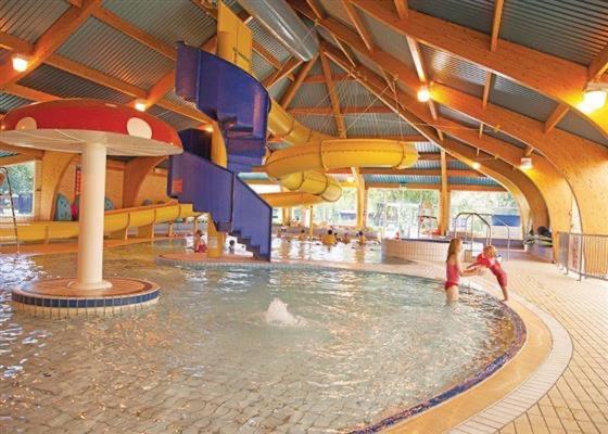 Auroras Dream Lodge - Hoburne Cotswolds Holiday Park Cirencester Extérieur photo