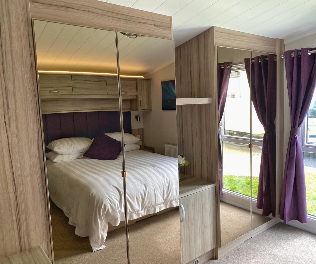 Auroras Dream Lodge - Hoburne Cotswolds Holiday Park Cirencester Extérieur photo